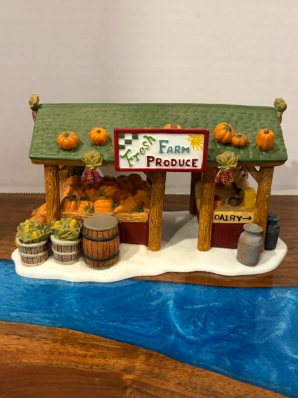 Department 56 New England Village Farmers Market Fresh Farm Pumpkin Stand